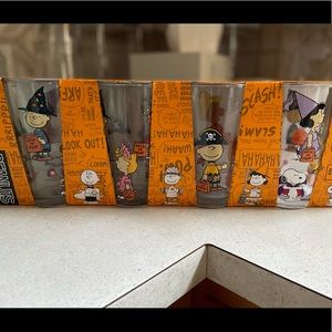 Peanuts 16oz Halloween glasses. Set of 4